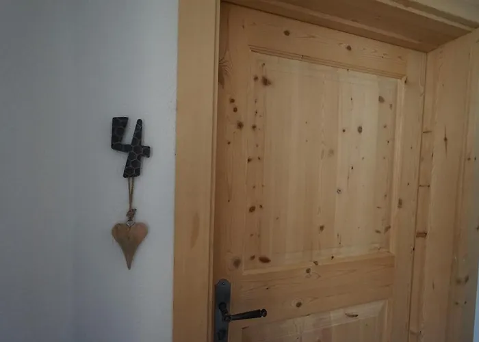 施密德公寓 厄茨